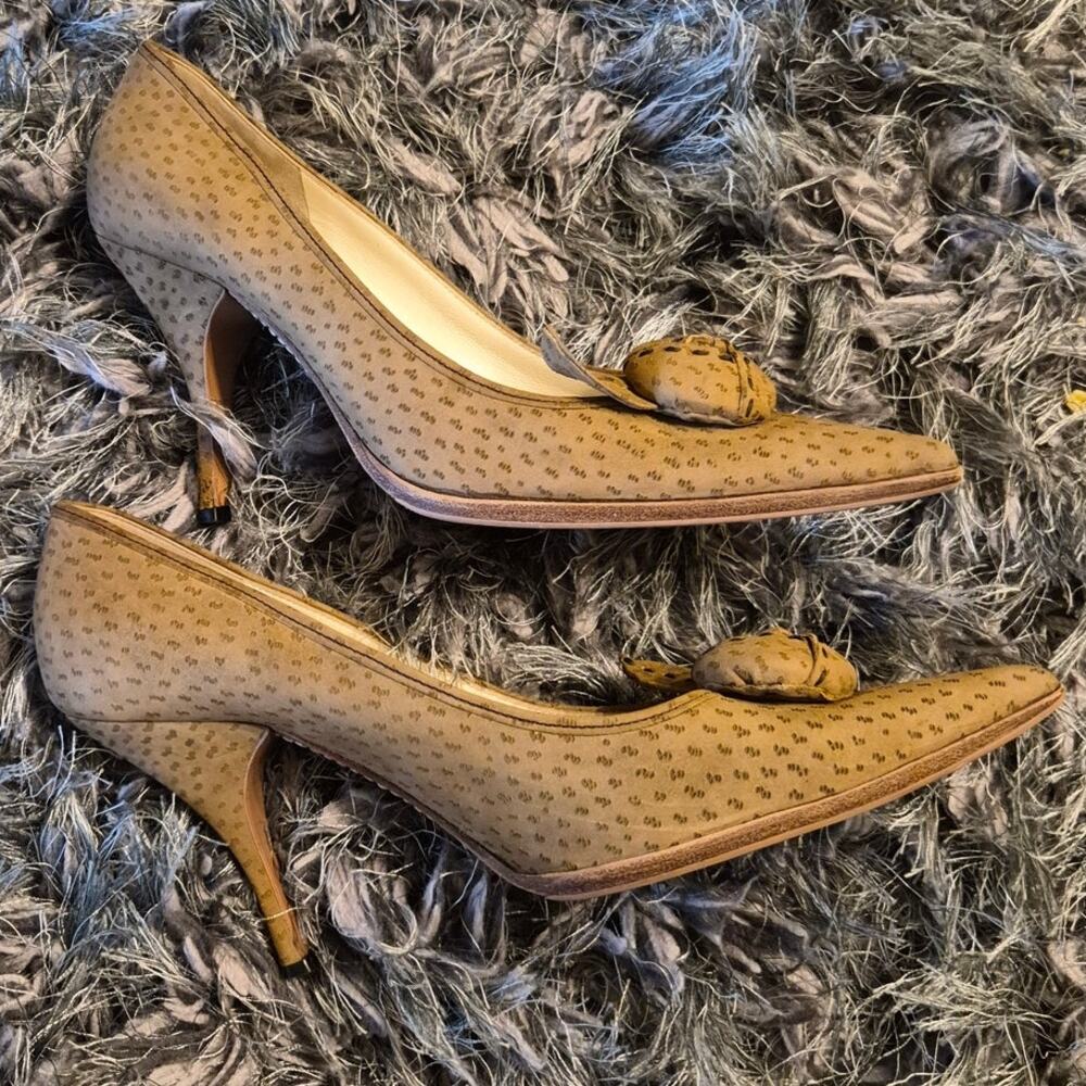 Prada Vintage Ostrich-Embossed Leather Pointed Toe Pumps w/ Rosette Bow – EU 40 - Picture 4 of 9